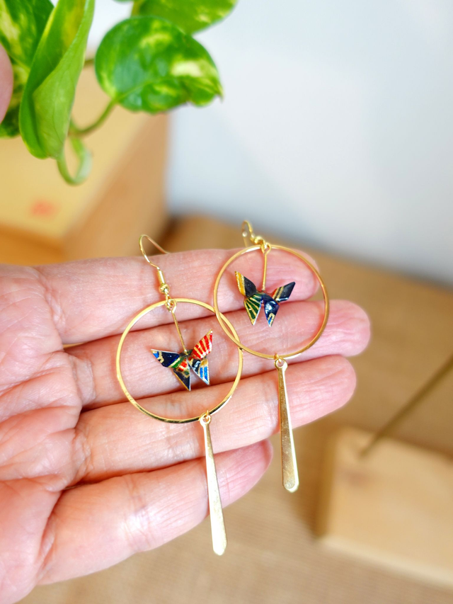 Origami Papillon / INOX doré / Papier japonais washi / Bleu marine, or / Créoles, anneaux / Bijou japonais origami / Boucles d'oreilles /