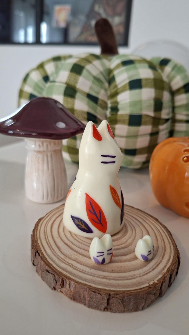 Gardiens sur socle - orange et violet