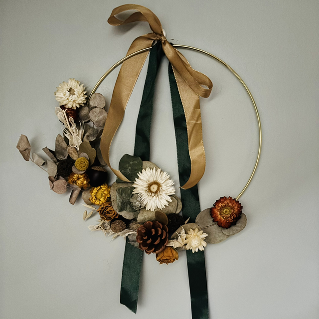 Seasonal dried flower and acorn flower ring