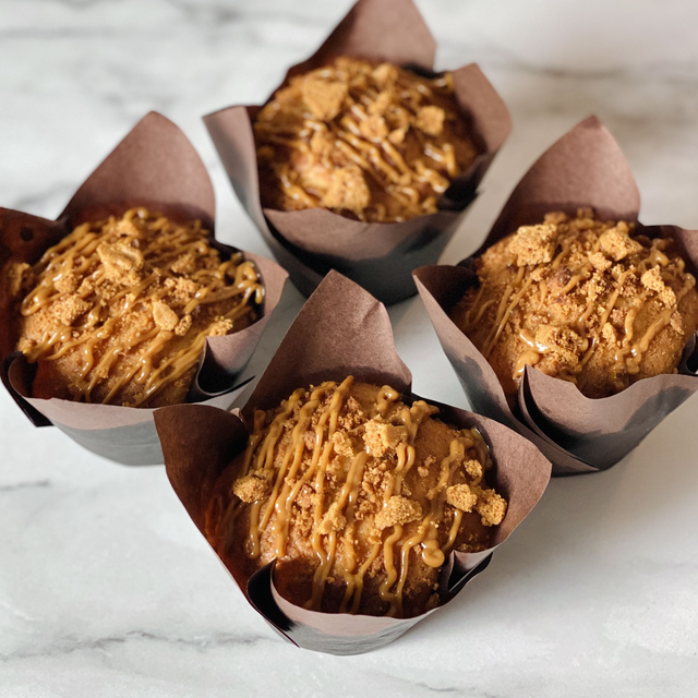 Biscoff Muffins with Crumbs and Drizzle 