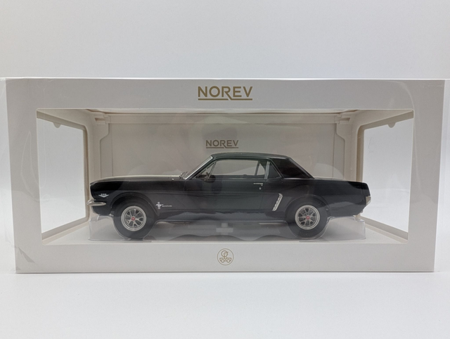 Ford Mustang Coupe 1966 - skala 1:18