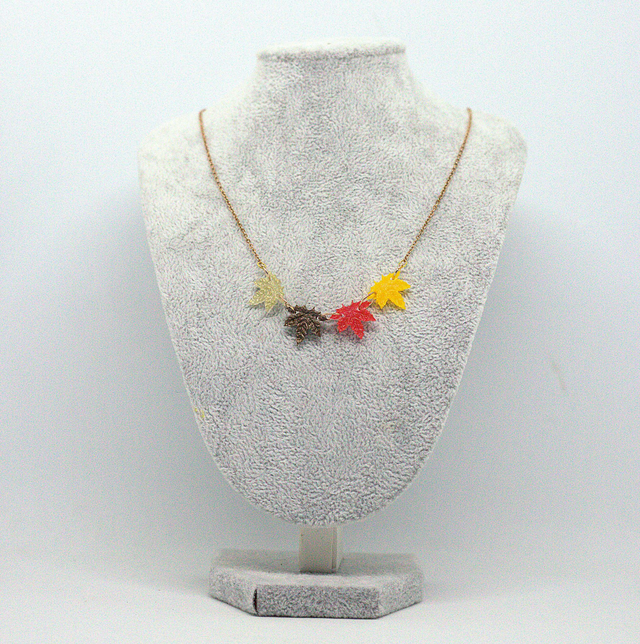Collier 4 petites feuilles