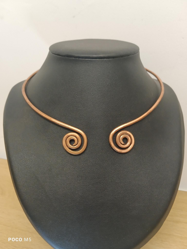 Collier torque spirale 