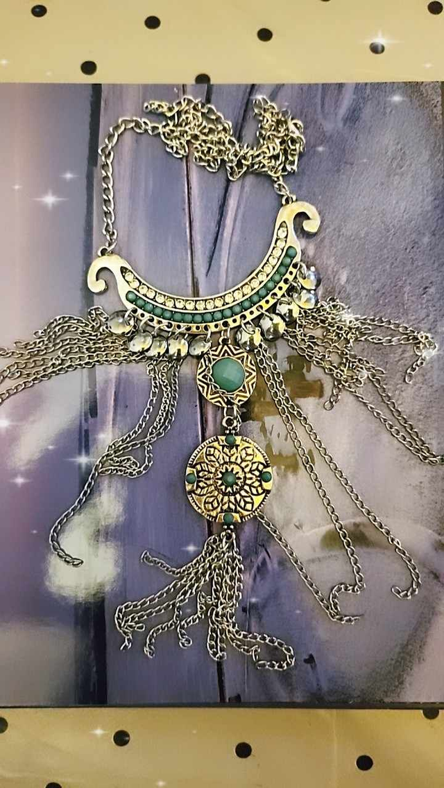 Collier plastron  en acier inoxydable  " Antique Paparazzi Boho " 