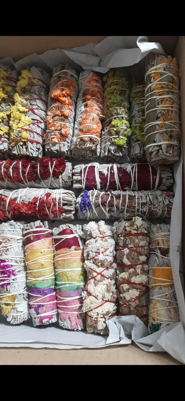 Mochas sortidas de salvia branca