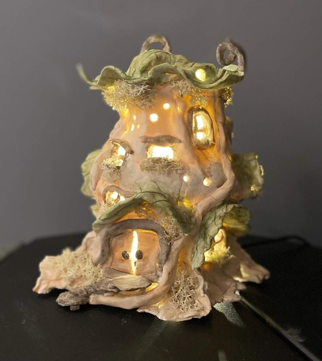 &quot;La Maison des Lutins du Tronc Magique&quot; - VENDU