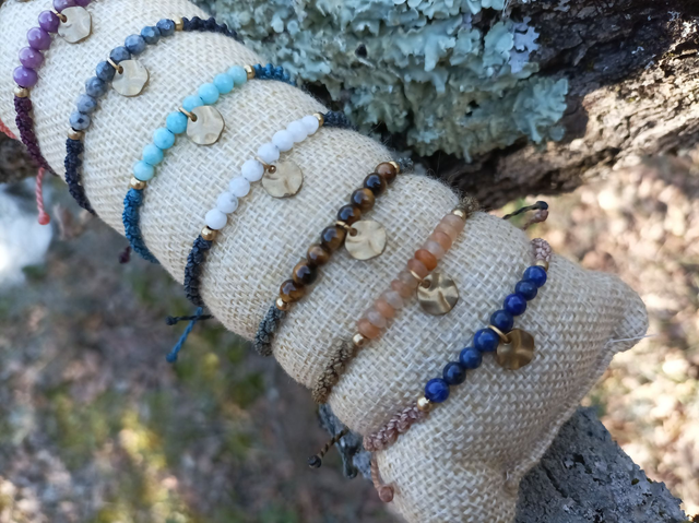 Bracelet « Ysé » ~ Pierres naturelles & petite breloque texturée