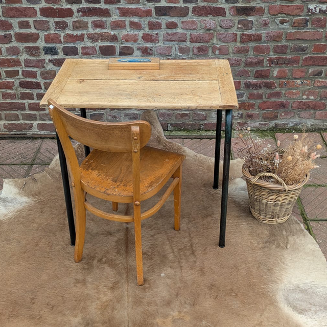 1. Table d’école grand format