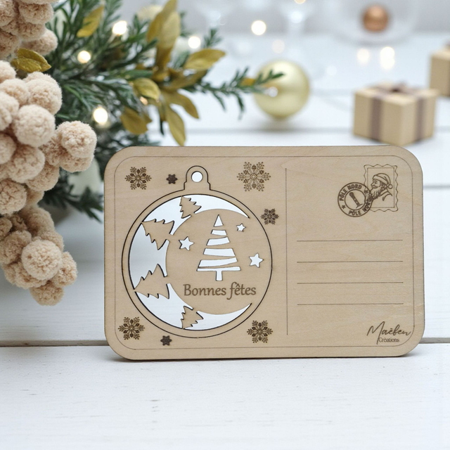 Carte postale avec boule de Noël en bois, gravée et personnalisée - décoration de sapin, déco Sapin design