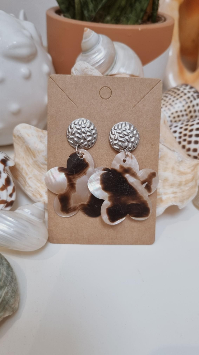 Boucles d'oreilles fleur nacre