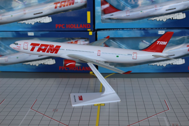 TAM Brazilian Airlines A330 Steckmodelll, 1:200