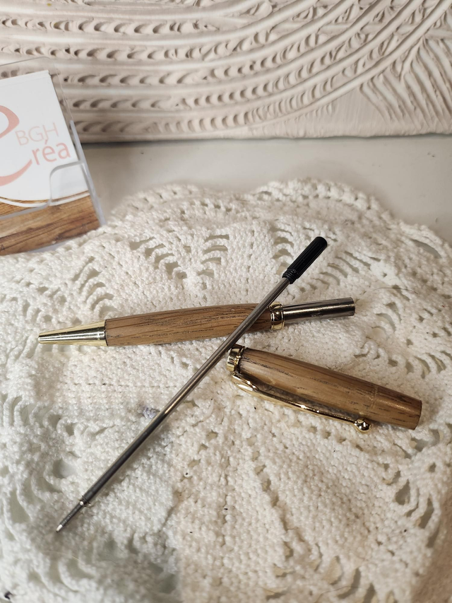 Stylo bois et résine ton bleu