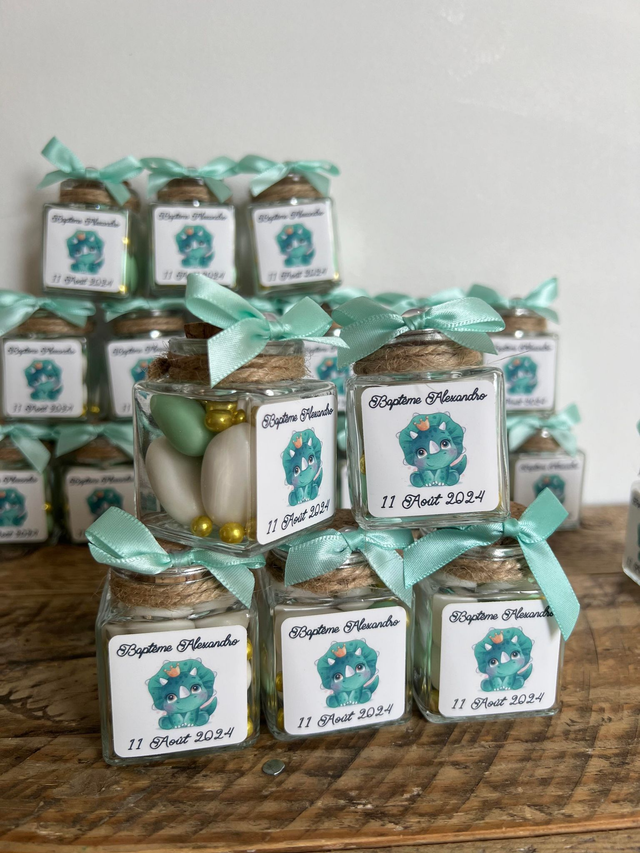 Pots en verre avec  bougie ou dragées ou vide personnalisés avec un dinosaure