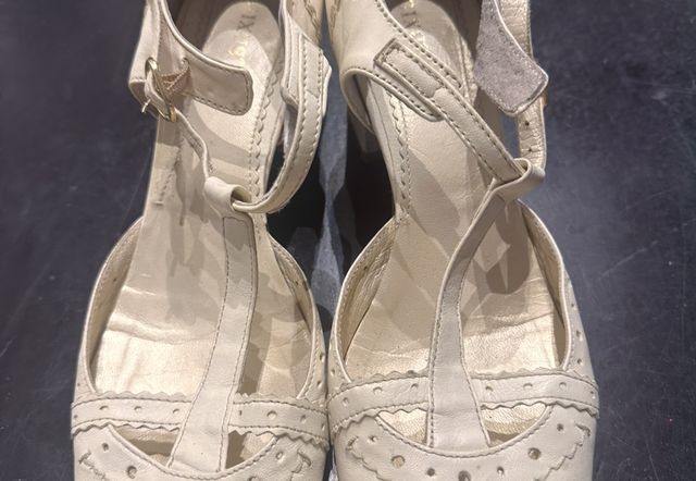 Schuhe Gr: 39 Leder innen und außen.Sohle Leder.Farbe : Creme