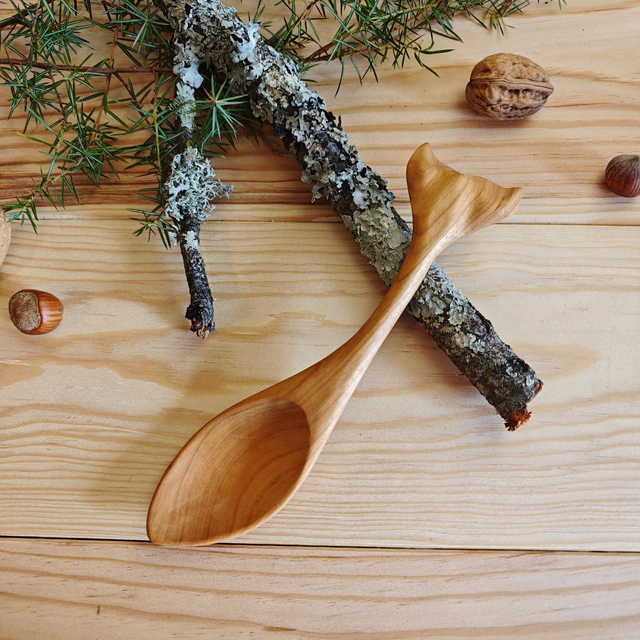 Cuillère en merisier style "queue de baleine" pour droitier-C339