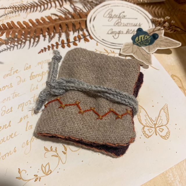 Porte Aiguilles brodé main