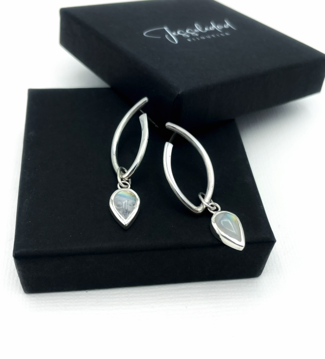 Boucles marquises pierres de lune arc en ciel