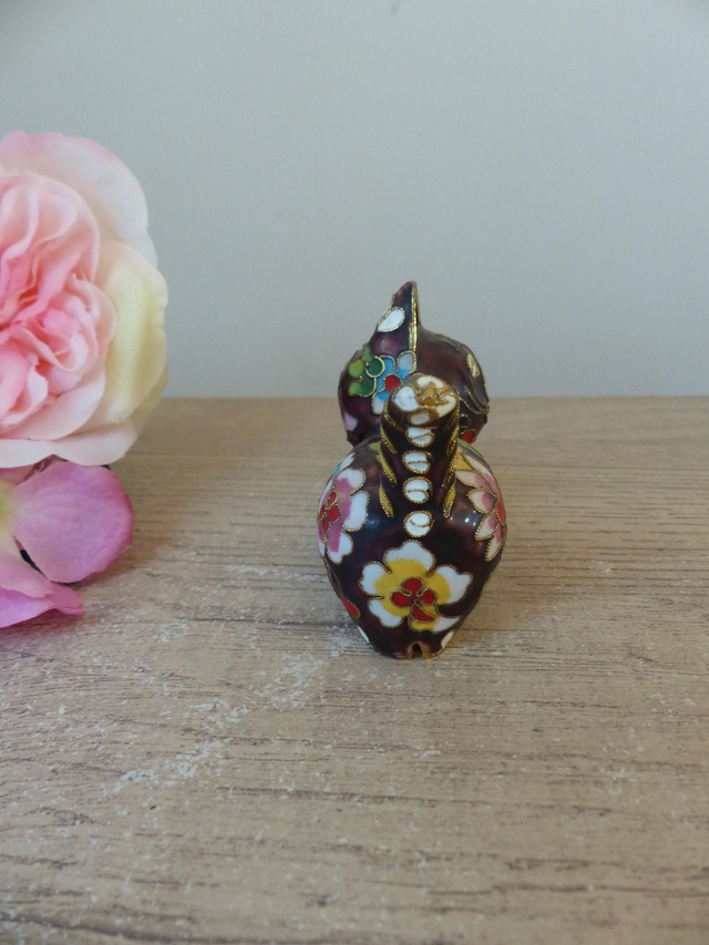 Figurine Chat Cloisonné Vintage – Chaton Floral en Métal Émaillé des Années 1980