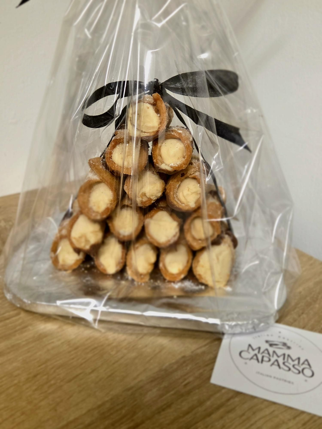Cannoli Tower 15