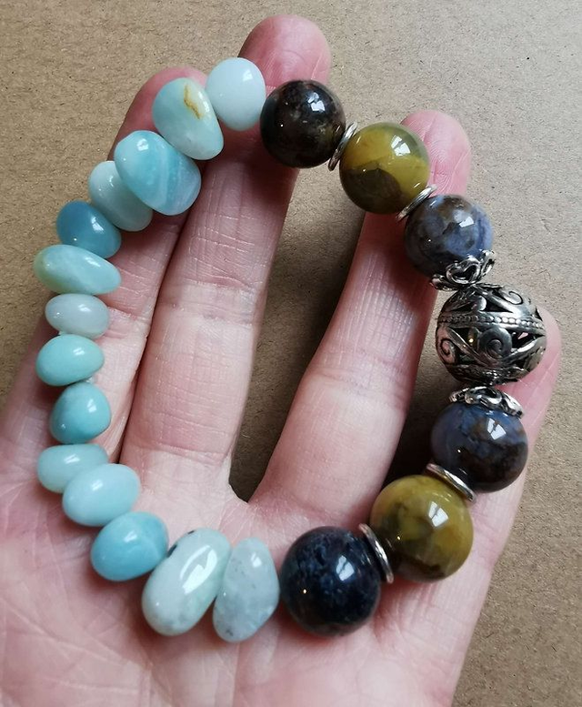 Bracelet en Piétersite et Amazonite - Perle d'ornement métal sculpté