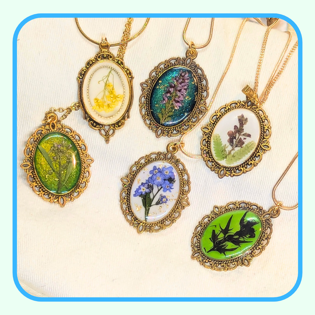 Vintage Flower Pendant | Necklace