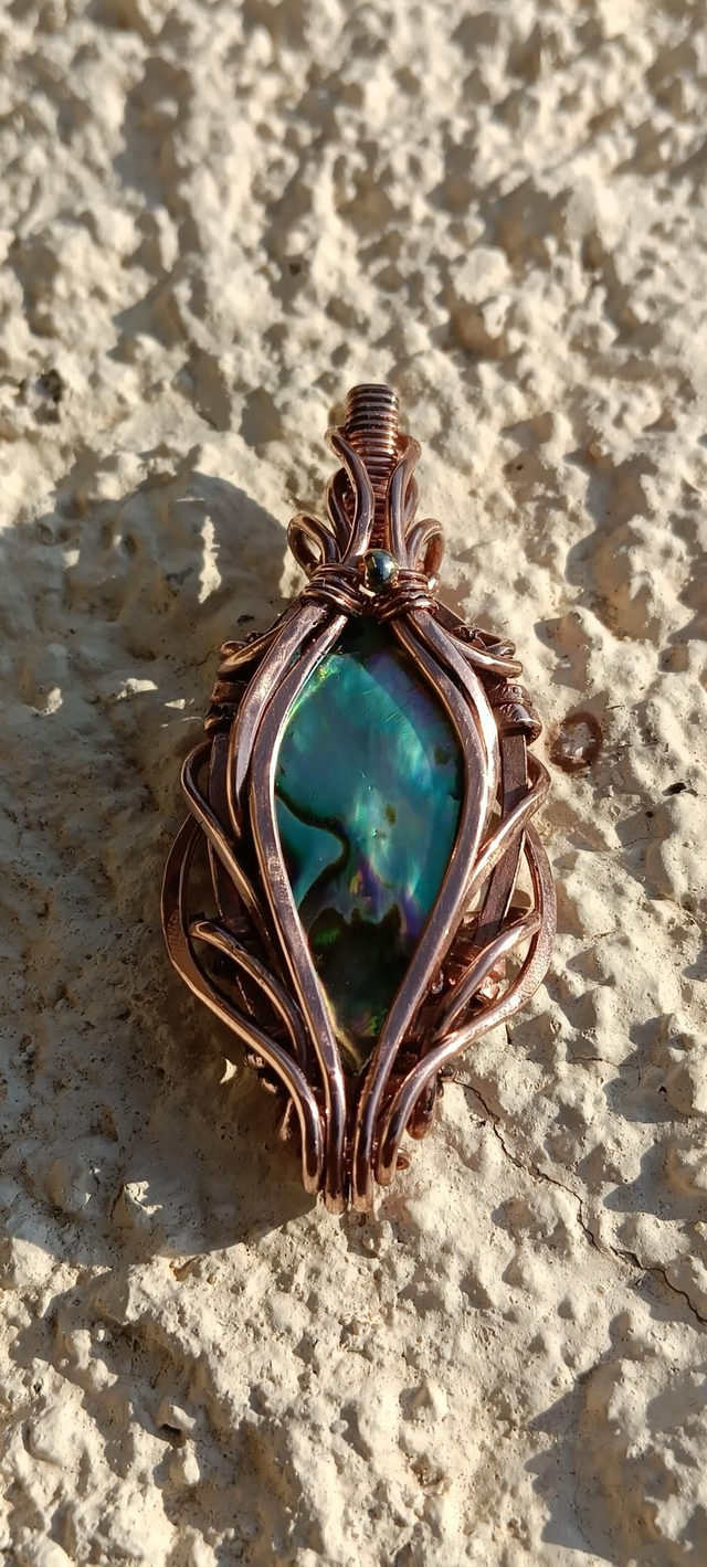 Pendentif cuivre et abalone 