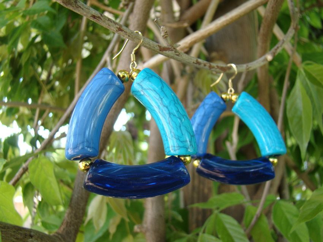 Boucles d&#039;oreilles perles tubes incurvées Toot Gaya Neela