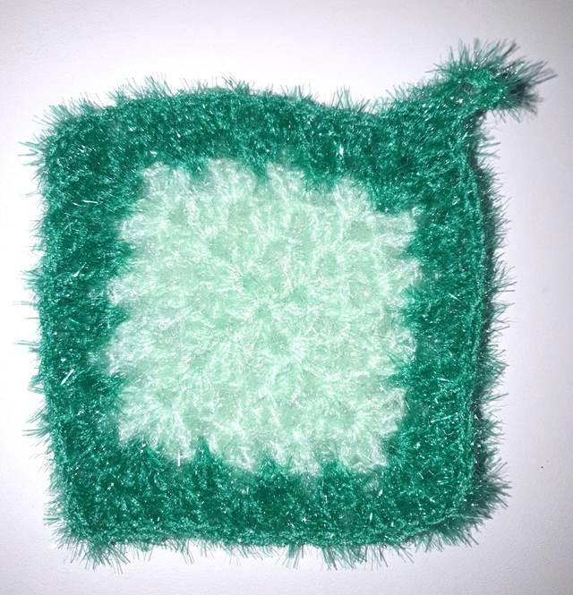 Lavette pour la toilette, la vaisselle ou les vitres verte pâle contour vert