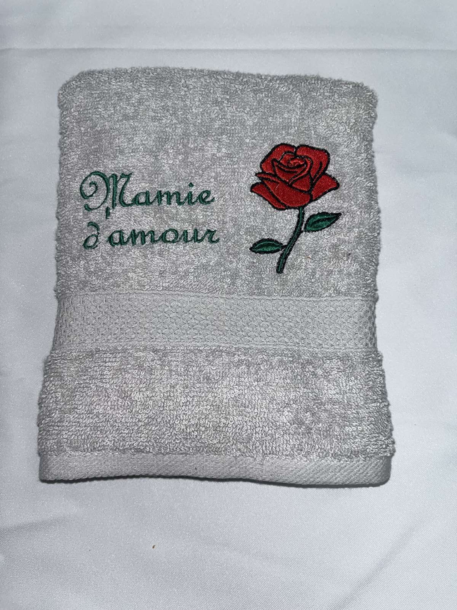 Serviette de toilette brodée