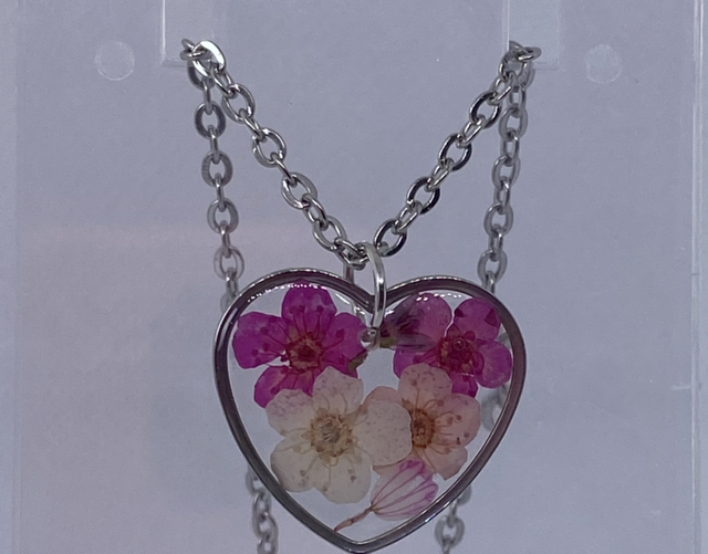 Silver necklace with real flowers 
