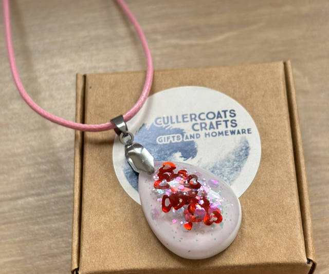 Resin glitter pendant necklace 