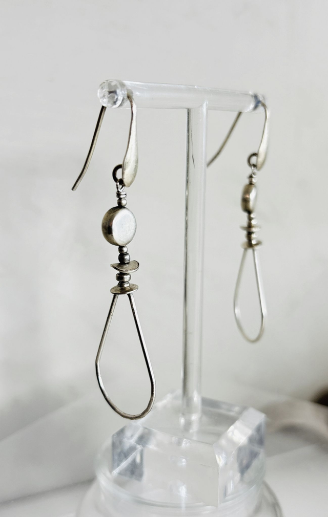 Boucles d&#039;oreille en argent, goutte lisse Cowboy.