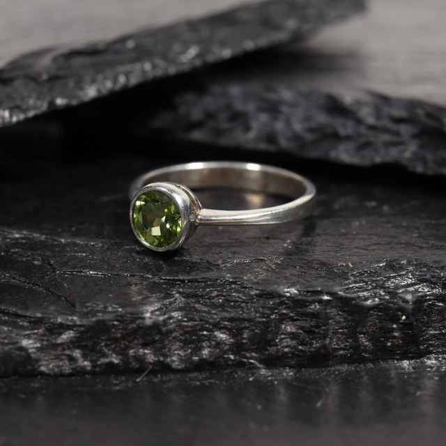 Sterling Silver 925 Minimalist Modern Design Band Round Cut Vivid Green Peridot Gemstone Birthstone Ring Size N - 6 1/2