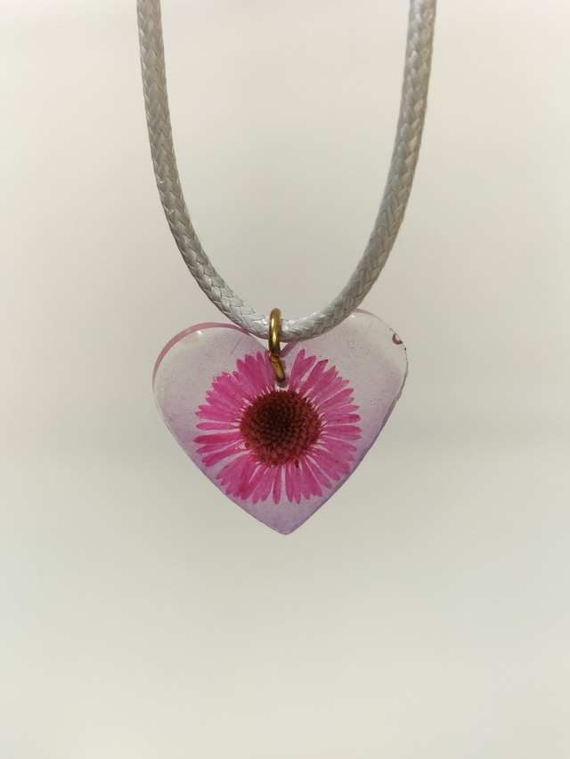 Pendentif cœur et fleur rose