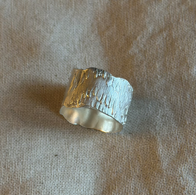 Bark-textured ring
