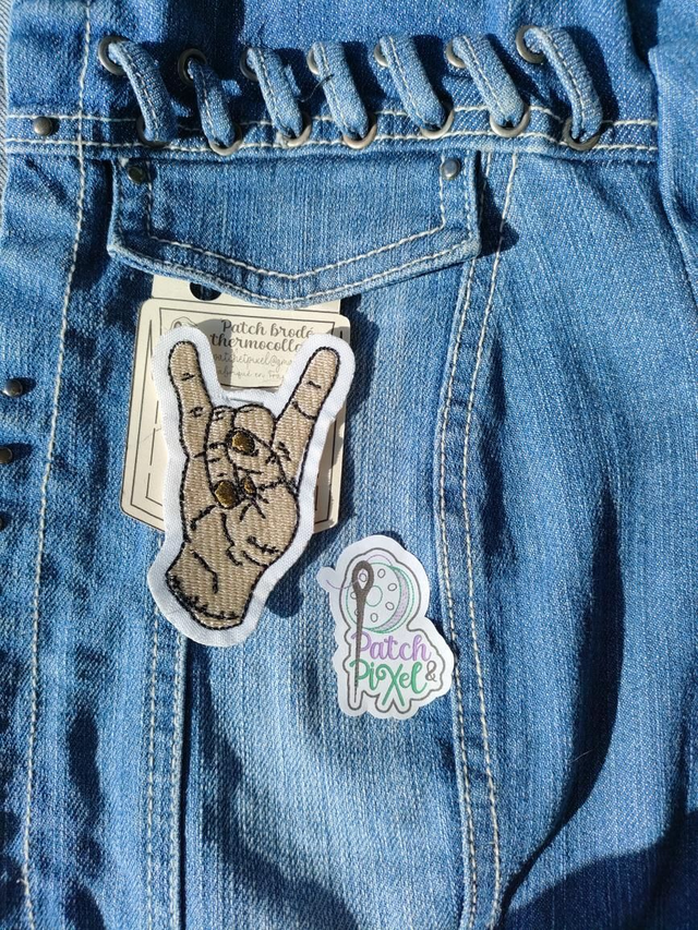 Main signe métal Hard Rock patch brodé, à coudre ou thermocollant 