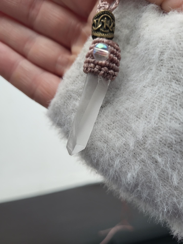 Cristal de Roche Lemurien : Naudhiz