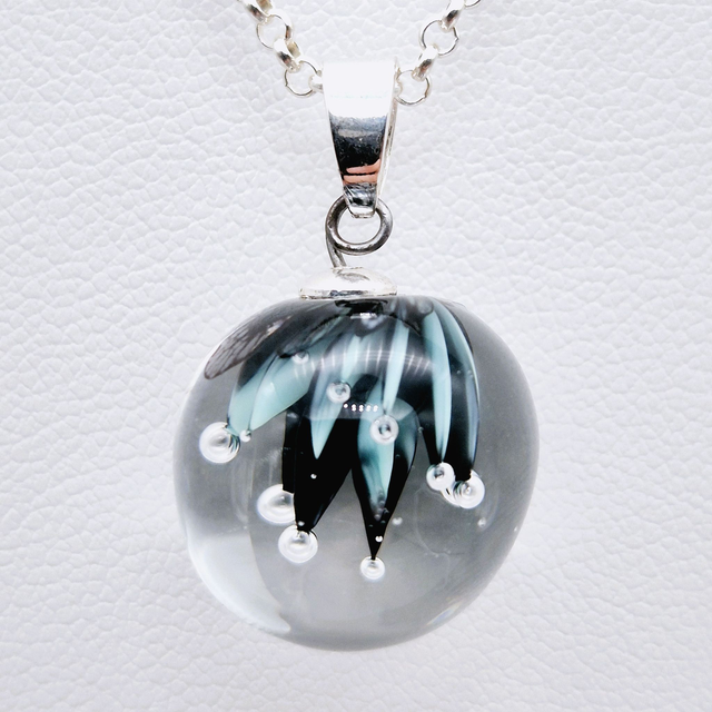 Pendentif Ariel bleu et noir
