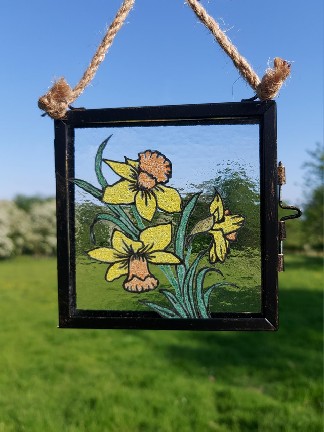 Daffodil hanging frame