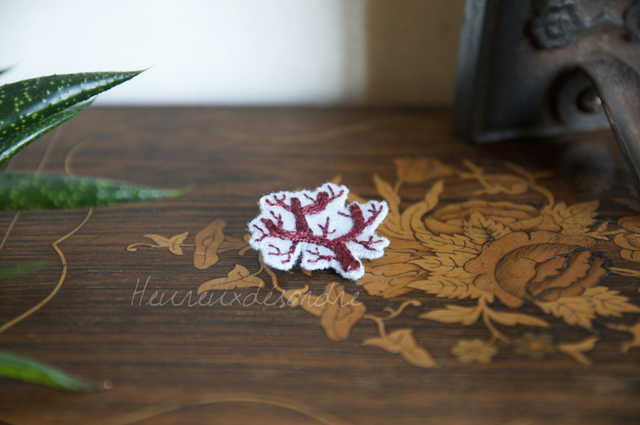Broche corail