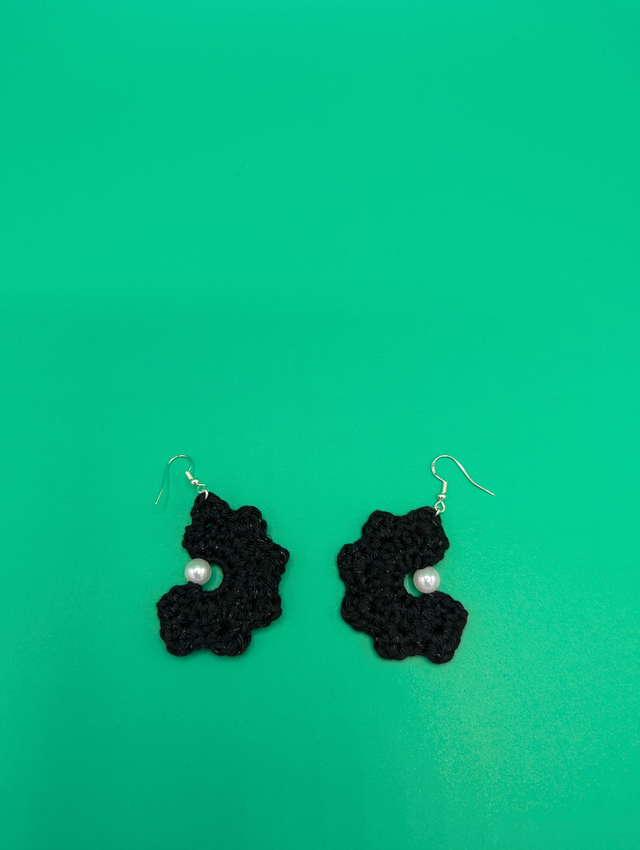 Boucle d'oreille C perle
