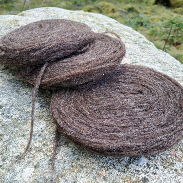 Hahtuvakiekko ruskea n. 40g