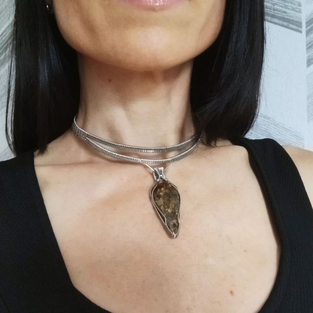 Collier ras de cou Bronzite
