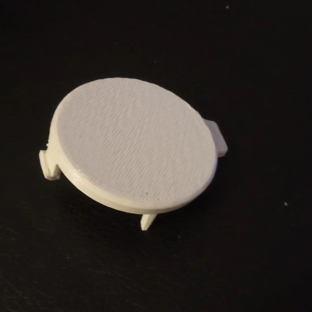 Cache Anneau de remorquage pare choc av Golf 6 à peindre