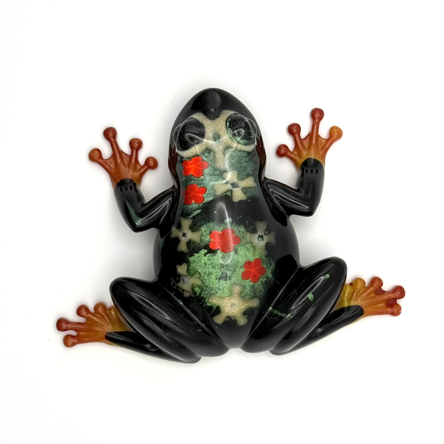 Grenouille noire avec incrustation de strass fleurs et effets 
