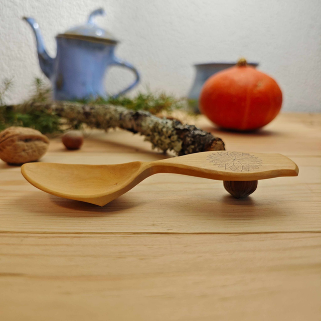 Cuillère en hêtre avec Kolrosing-C354