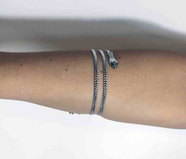 Bracelet de bras fin serpent enroulé argent