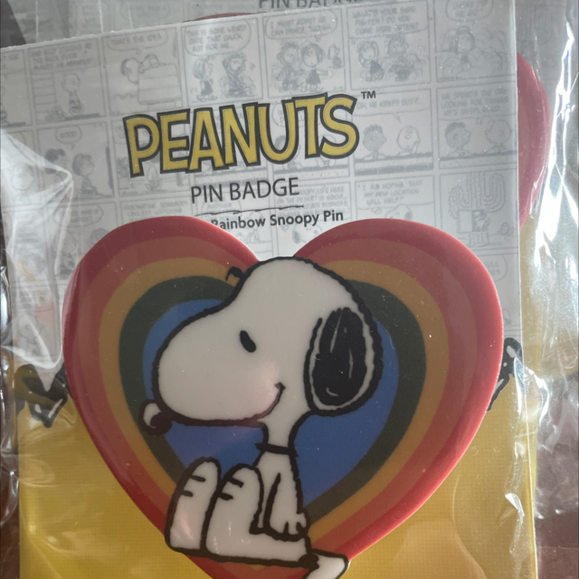 Snoopy heart badge