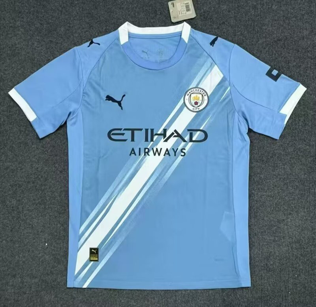 Primera equipación Manchester City, 25, 26