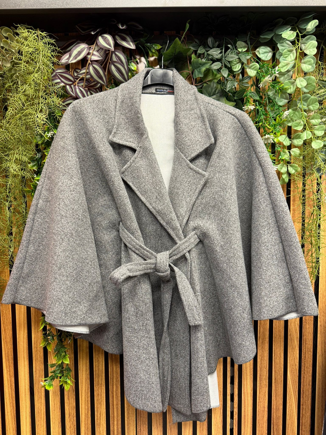 Cape met ceintuur grijs